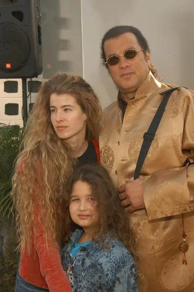 Steve Seagal and family — Stock Photo, Image