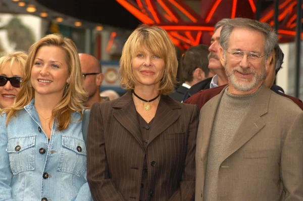 Jessica Capshaw, Kate Capshaw and Steven Spielberg — Stock Photo, Image