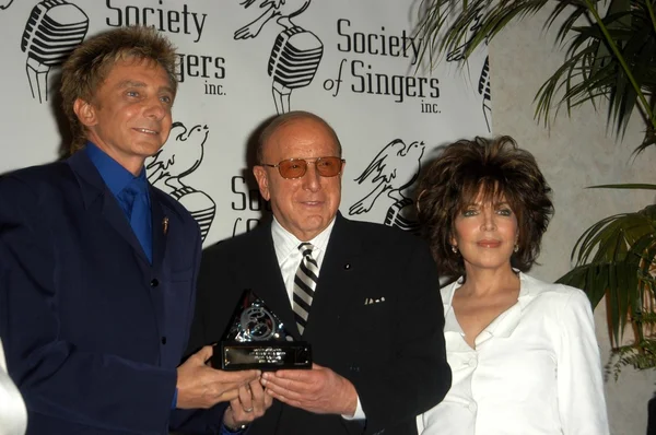 Barry manilow、 sager 克莱夫 · 戴维斯和卡罗尔 · 拜耳 — 图库照片