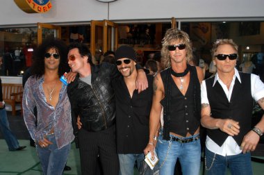 Kaynak eğik çizgi, scott weiland, dave kushner, duff mckagan ve matt sorum