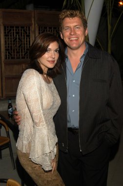 chris ve Laura harring doğurmak