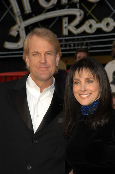 John Tesh and Connie Sellica — Stock Photo, Image