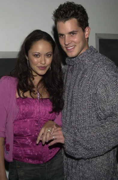 Marisa Ramirez et son fiancé Nathan Mazollier — Photo