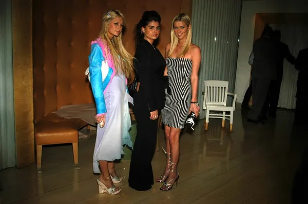 Nicky hilton och paris hilton och aimee osbourne — Stockfoto