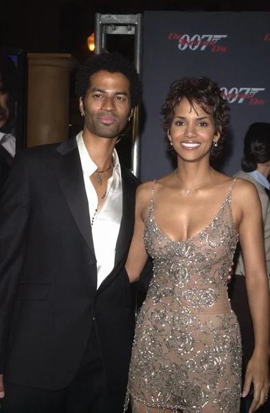 Halle Berry y Eric Benet — Foto de Stock