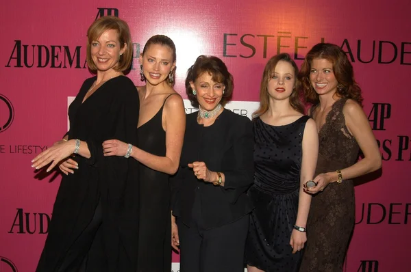 Allison Janney, Estella Warren, Evelyn Lauder, Thora Birch e Debra Messing — Foto Stock