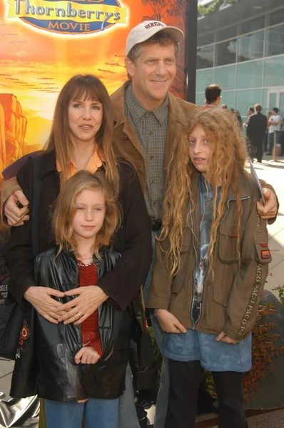Larraine Newman y su familia — Foto de Stock