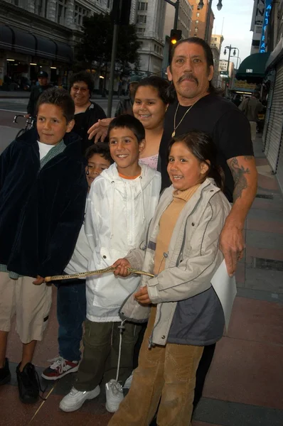 Danny Trejo and fans — Stock Photo, Image