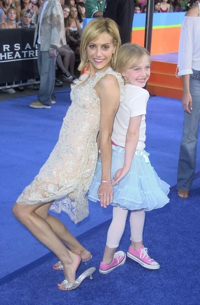 Brittany murphy i dakota fanning — Zdjęcie stockowe