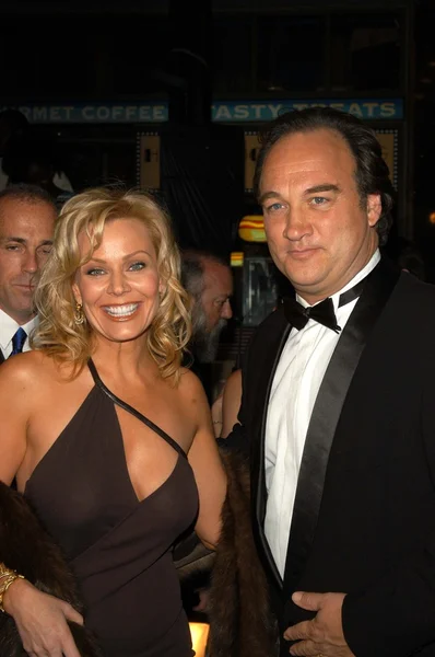 Gail O'Grady en Jim Belushi — Stockfoto