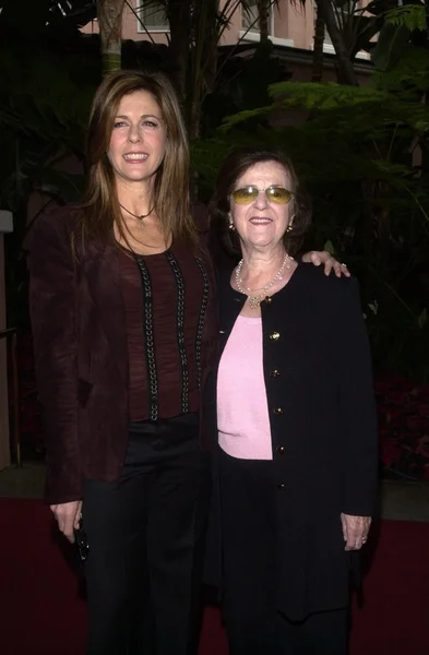 Rita Wilson and mom Dorothy — Stock Photo, Image