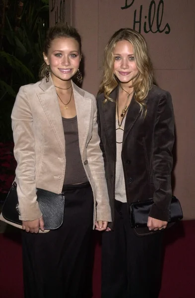 Mary-Kate y Ashley Olsen — Foto de Stock