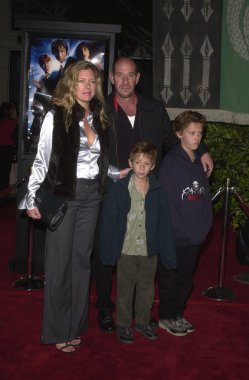 Miguel ferrer karısı leilani sarelle ve oğulları