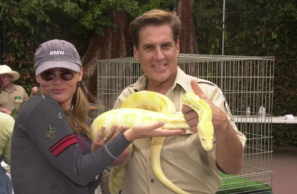 Dedee Pfeiffer and "Banana" the snake — Stock Photo, Image