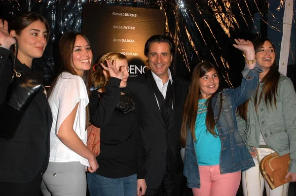 Andy Garcia y su familia — Foto de Stock