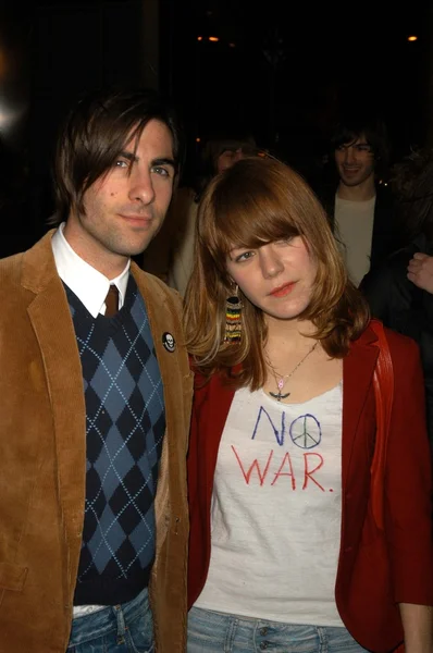 Jason schwartzman en jenny peters — Stockfoto