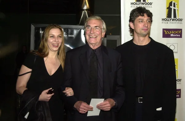 Martin landau met dochter susie en een vriend — Stockfoto