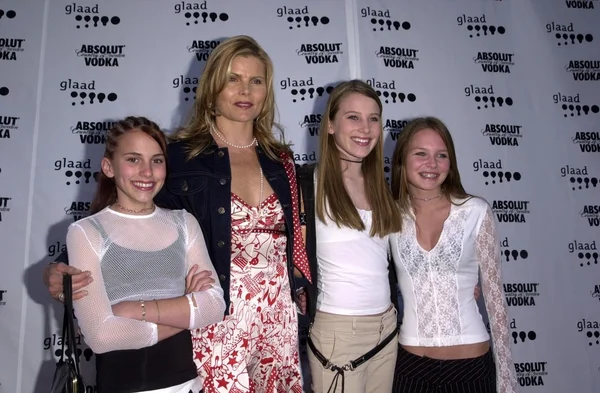 Mariel hemingway en dochters — Stockfoto