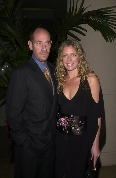 Miguel Ferrer y su esposa Leilani Sorrel — Foto de Stock