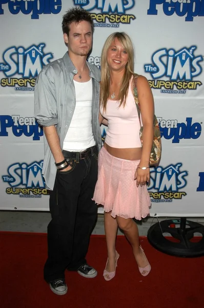 Shane west och kaley cuoco — Stockfoto