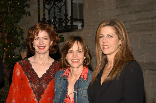 Dana delany, sally field och rita wilson — Stockfoto