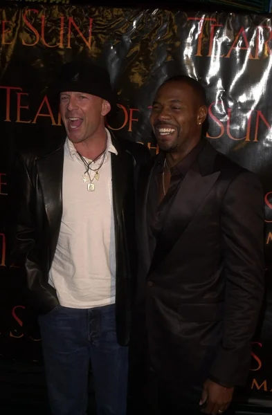 Bruce willis och antoine fuqua — Stockfoto