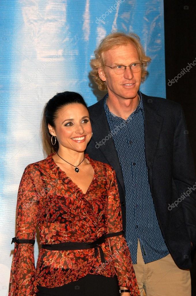 Julia louisdreyfus y brad hall — Foto editorial de stock © s_bukley