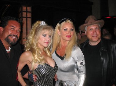 Debbie Hollandalı, shelley michelle ve smokey km