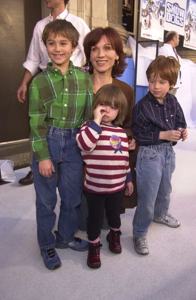 Marilu Henner and kids — Stock Photo, Image