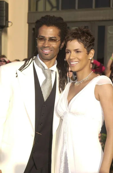 Halle Berry and Eric Benet — Stock Photo, Image