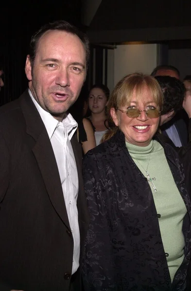 Kevin Spacey and Penny Marshall — Stockfoto