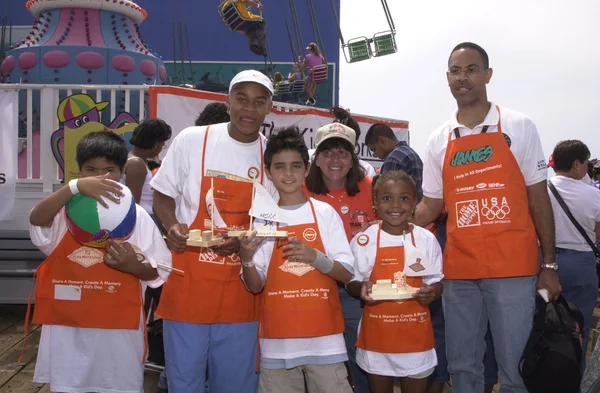 Robert Richard and Volunteers — Stock Photo, Image