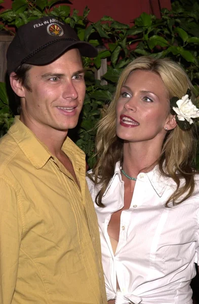 Natasha Henstridge and Liam Waite — Stock Photo, Image