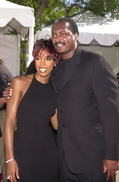 Kelly Rowland with Matthew Knowles — Stock Photo, Image