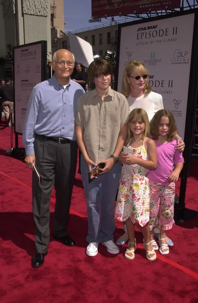 Norman Lear e la famiglia — Foto Stock