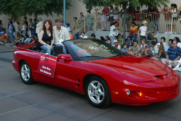 Sara Rue y Eric Roberts — Foto de Stock