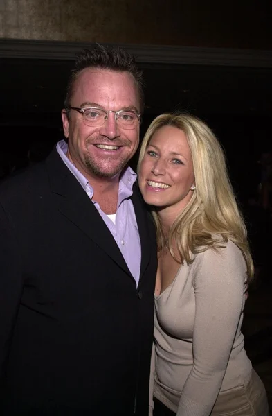 Tom Arnold and wife Julie Champnella — Stock Photo, Image