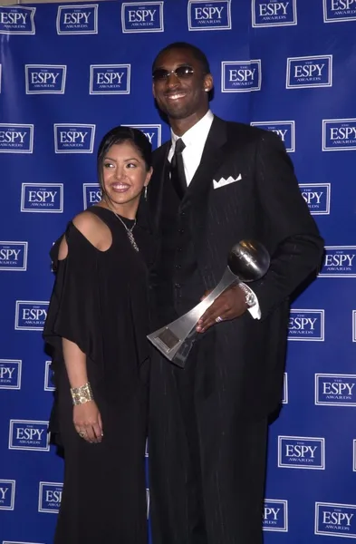 Kobe Bryant y su esposa Vanessa — Foto de Stock