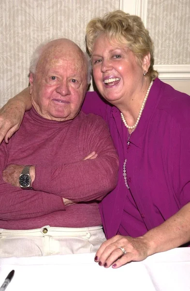 Mickey Rooney and wife January Chamberlin — Stock Photo, Image