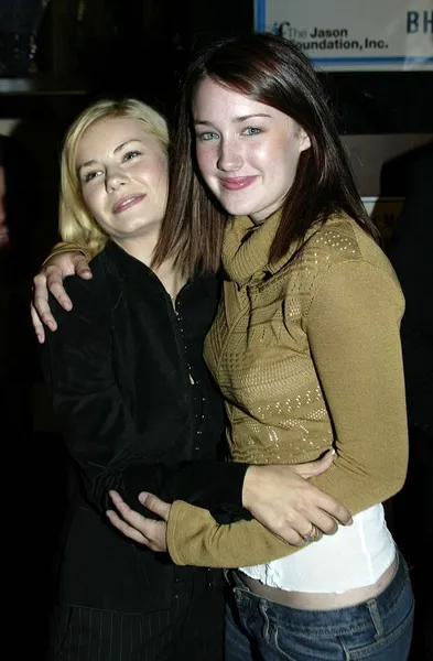 Elisha Cuthbert and Ashley Johnson — Stock Photo, Image