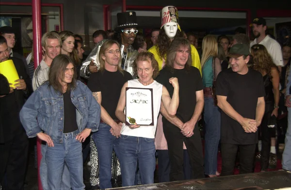Cliff Williams, Brian Johnson, Angus Young, Malcolm Young — Stockfoto