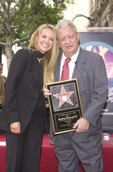 Rodney Dangerfield e sua esposa Joan — Fotografia de Stock