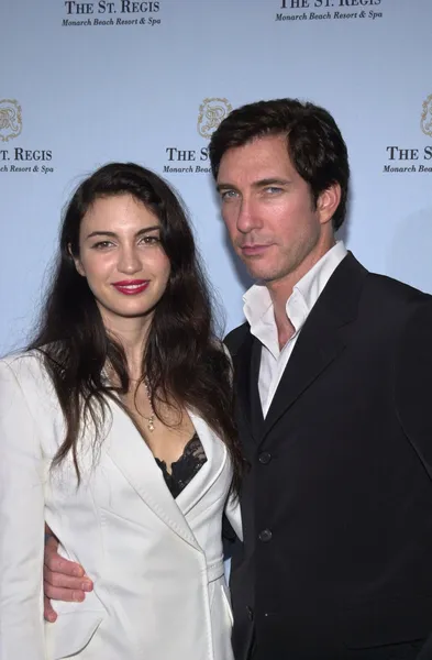 Dylan McDermott e Shiva Rose — Fotografia de Stock