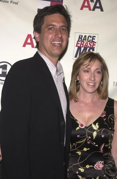 Ray Romano y su esposa — Foto de Stock