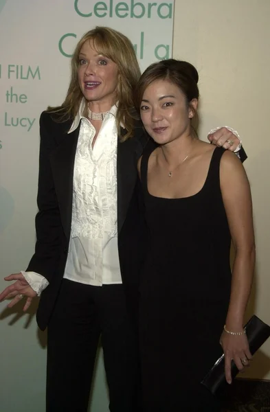 Lauren Holly y Carolyn Chen — Foto de Stock
