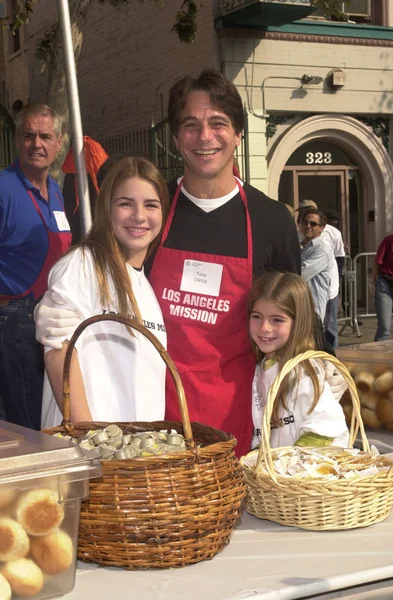 Tony Danza and daughters — Stock Photo, Image