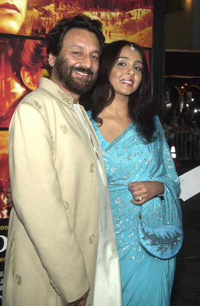 Director Shekhar Kapur and wife — Stock Photo, Image