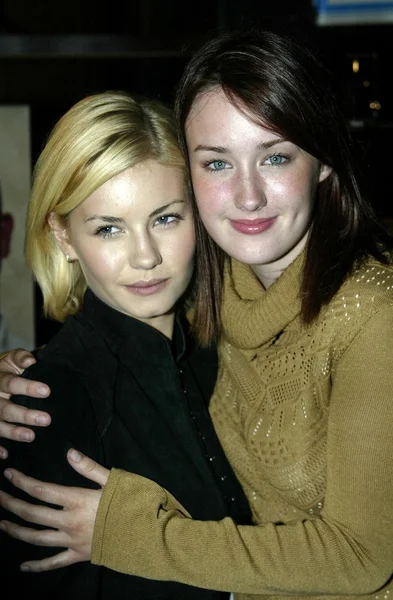 Elisha Cuthbert and Ashley Johnson — Stock Photo, Image