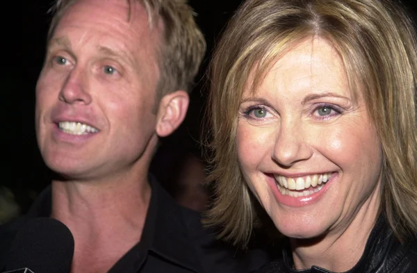 Olivia Newton John y el director Del Shore — Foto de Stock