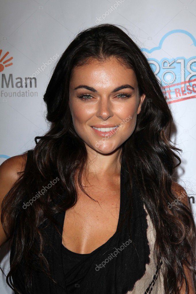 Serinda Swan nude 548